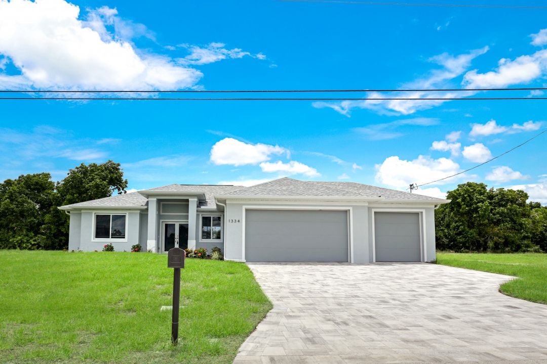 1334 SW Santa Barbara Pl, Cape Coral, FL 33991