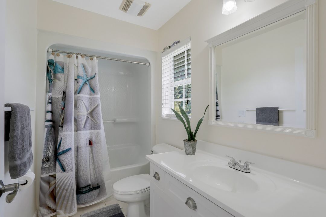 1817 Piccadilly Cir, Cape Coral, FL 33991