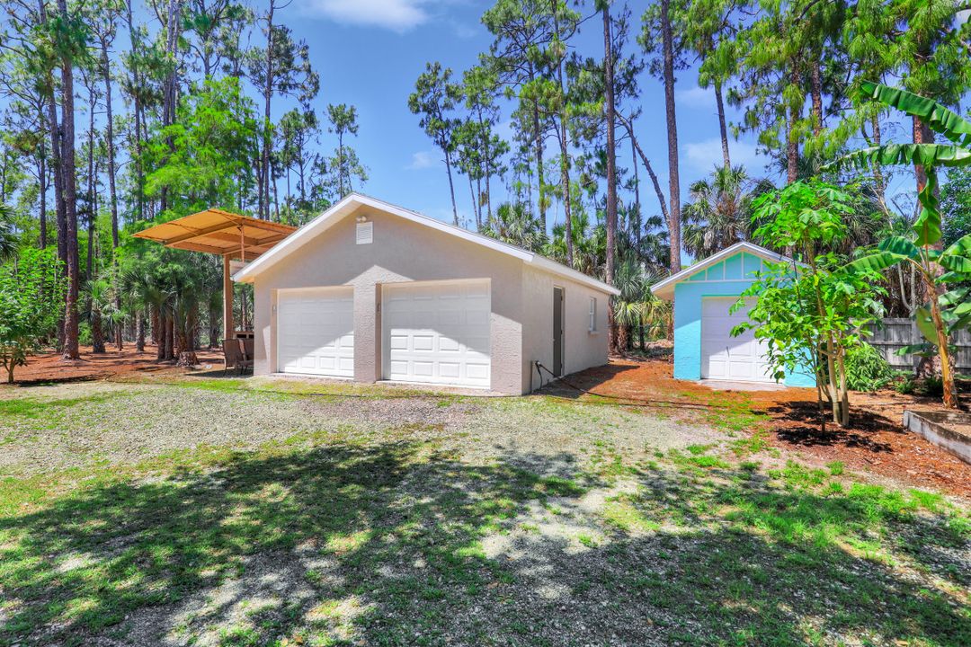 6060 Autumn Oaks Ln, Naples, FL 34119