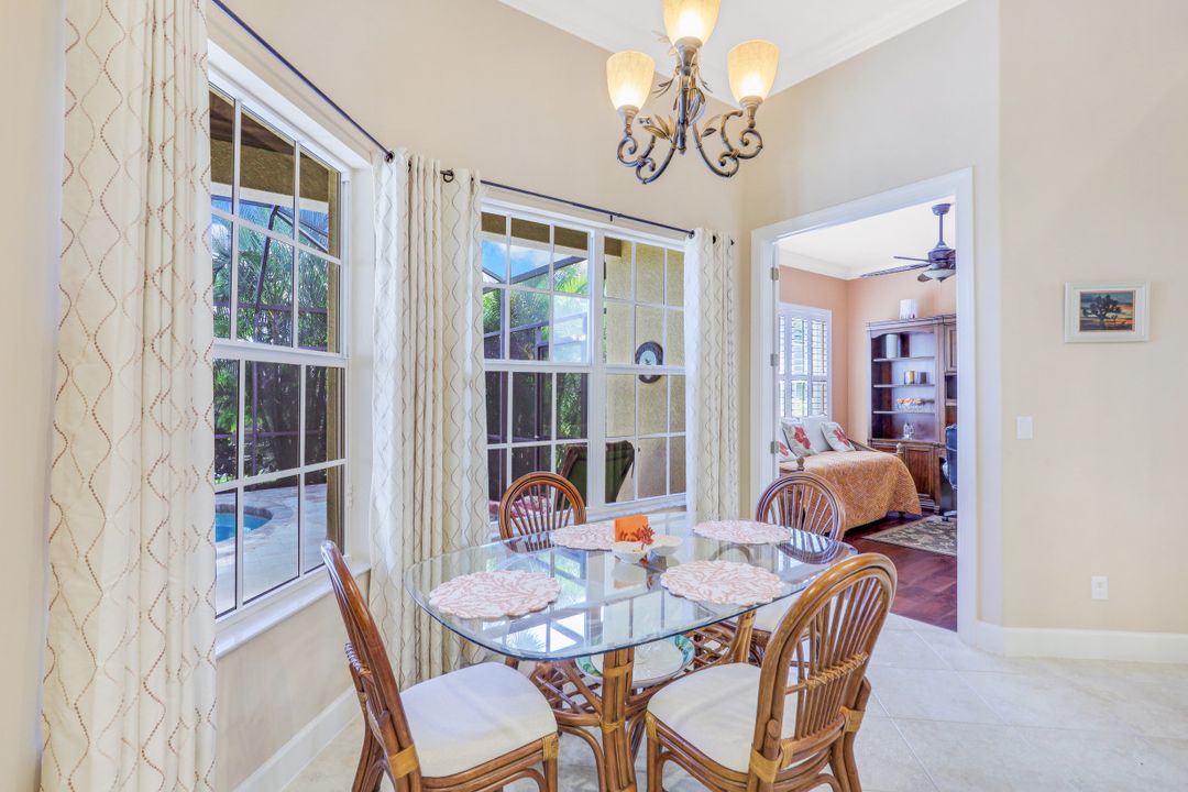 8806 Spinner Cove Ln, Naples, FL 34120