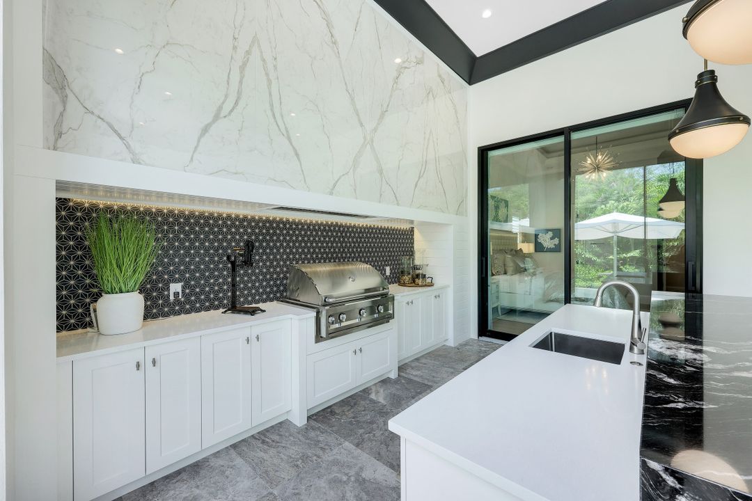 359 Warwick Way, Naples, FL 34110