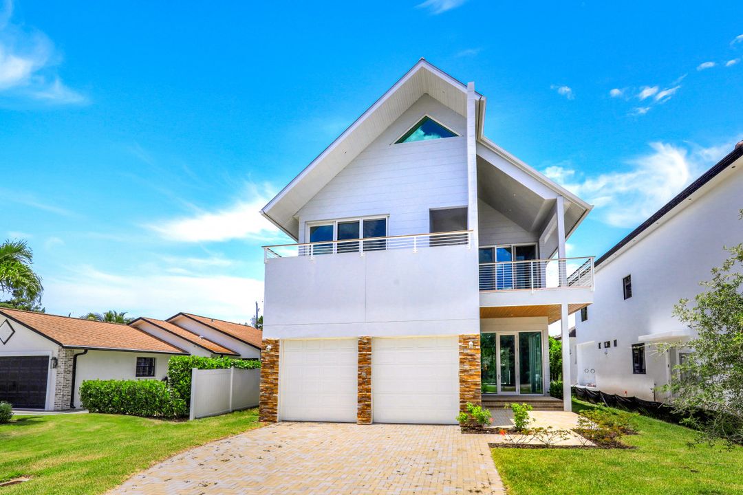 859 92nd Ave N, Naples, FL 34108