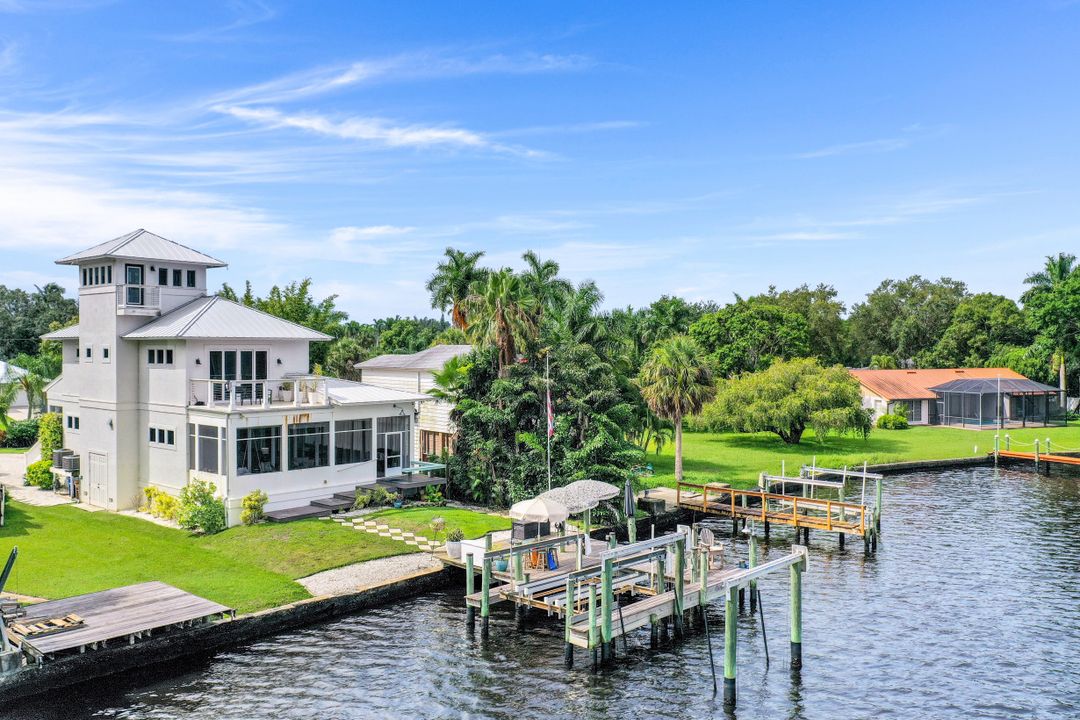 4559 E Riverside Dr, Fort Myers, FL 33905