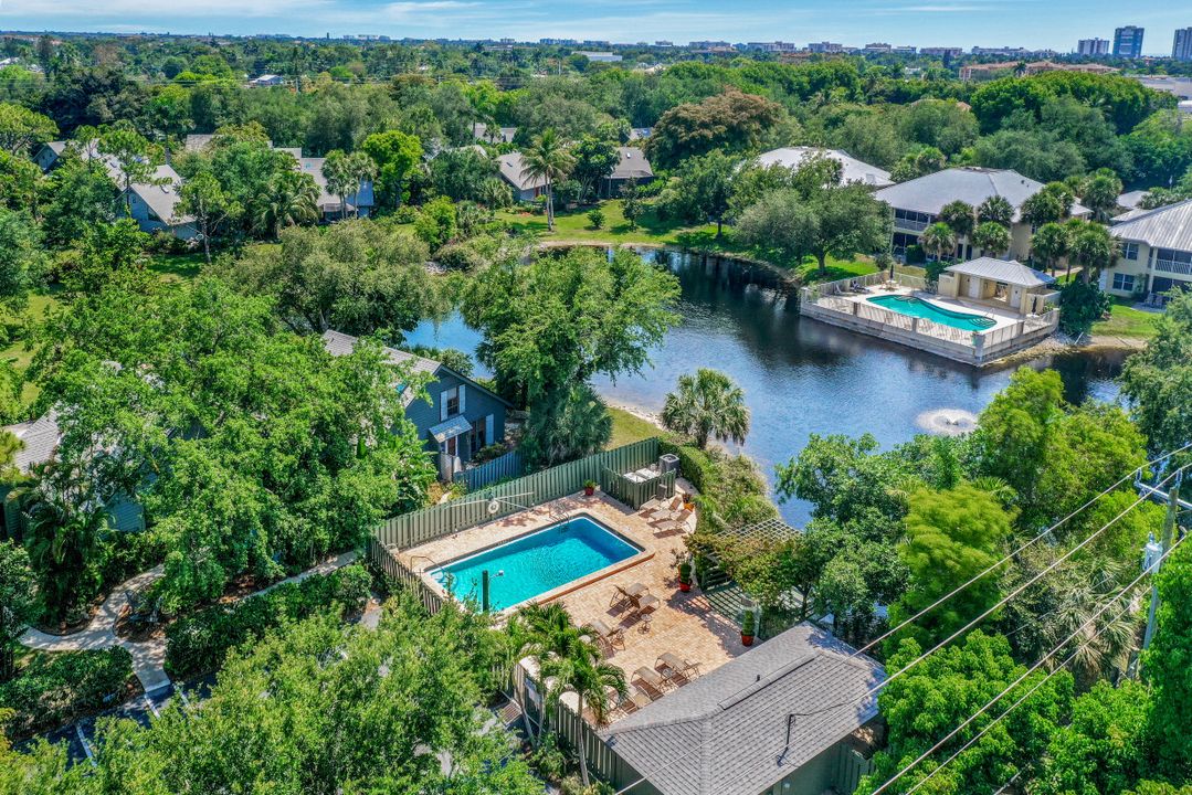 1269 Solana Rd #E-3, Naples, FL 34103