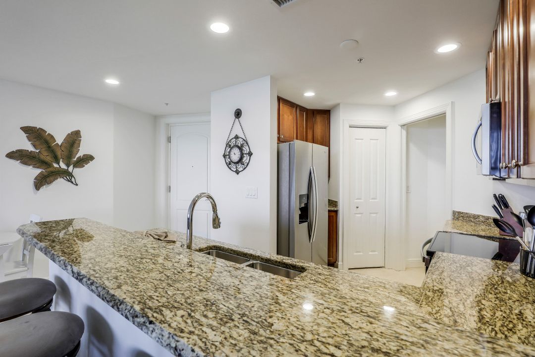 5793 Cape Harbour Dr #916, Cape Coral, FL 33914