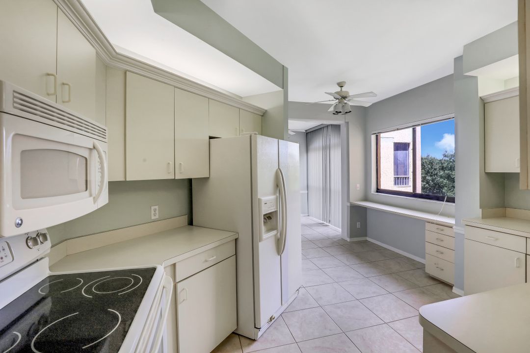 6510 Valen Way #B-302, Naples, FL 34108