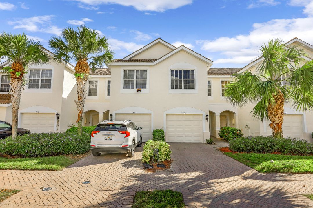 996 Hampton Cir, Naples, FL 34105