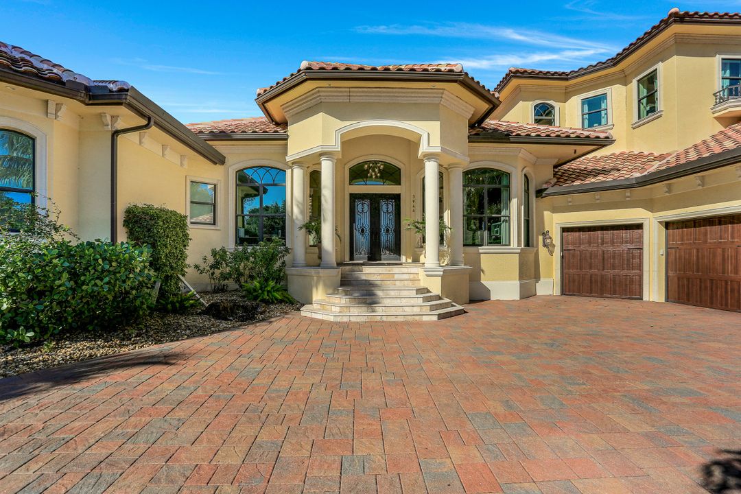 3944 W Riverside Dr, Fort Myers, FL 33901
