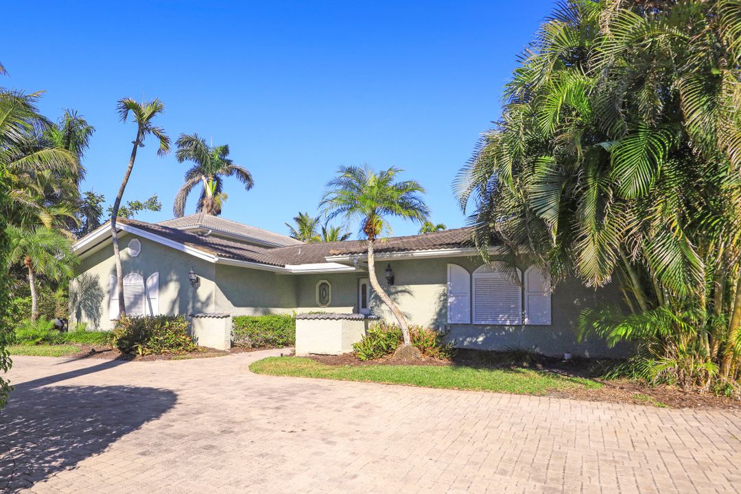 1935 5th St S, Naples, FL 34102