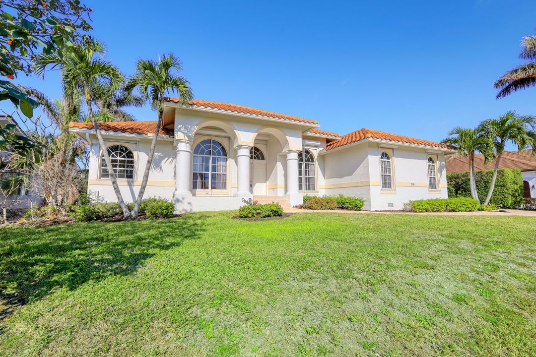 718 Nautilus Ct, Marco Island, FL 34145