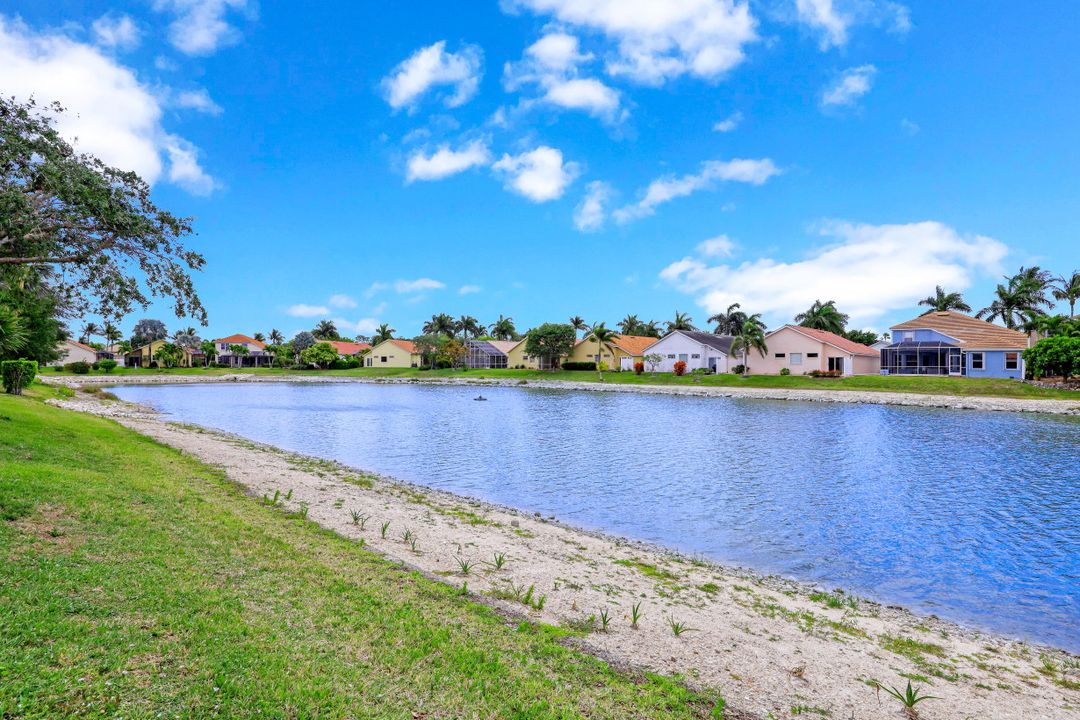 5014 Old Pond Dr, Naples, FL 34104