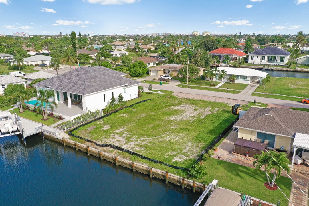 647 Bamboo Ct, Marco Island, FL 34145