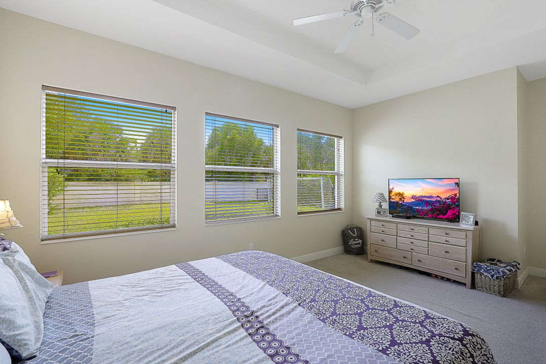 13484 Cambridge Ln, Naples, FL 34109