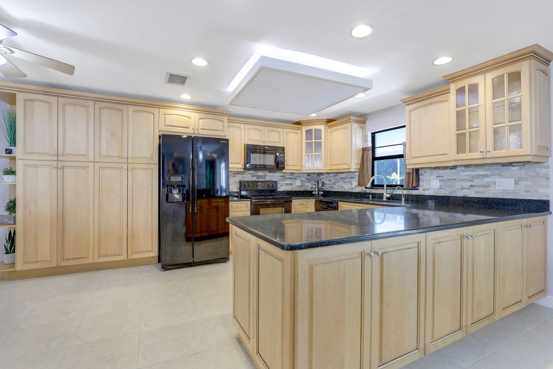 1214 SE 30th Terrace, Cape Coral, FL 33904