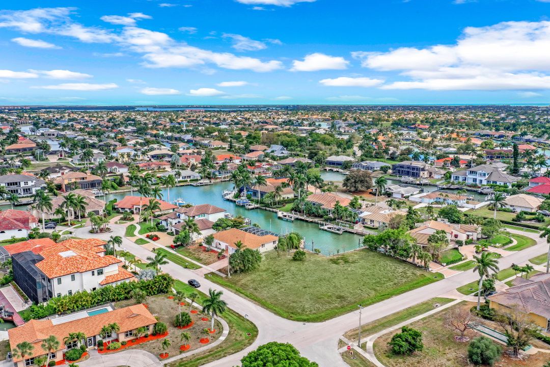 450 Balsam Ct, Marco Island, FL 34145