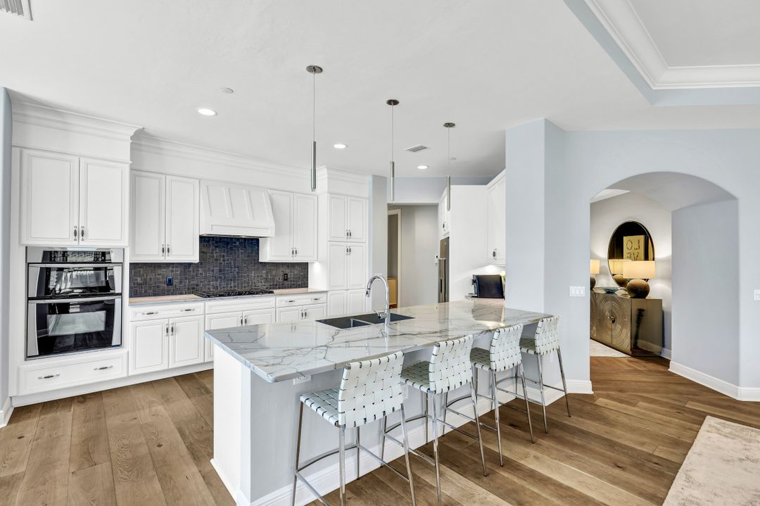 2538 Marquesa Royale Ln  #102, Naples, FL 34109