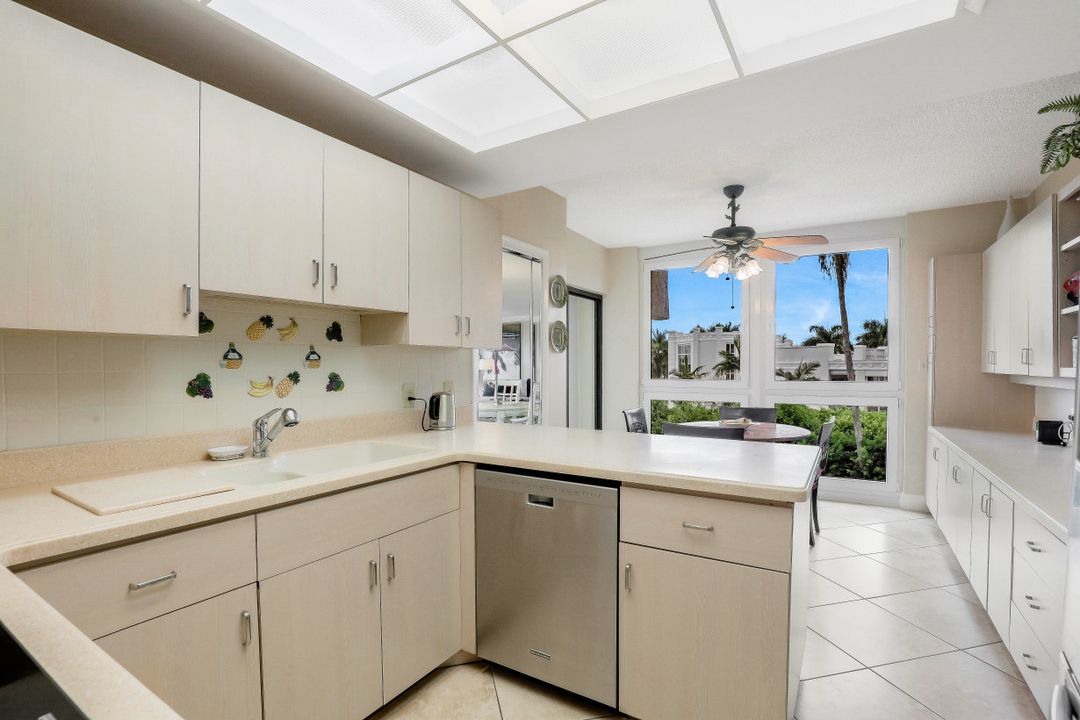 4031 Gulf Shore Blvd  #4F, Naples, FL 34103