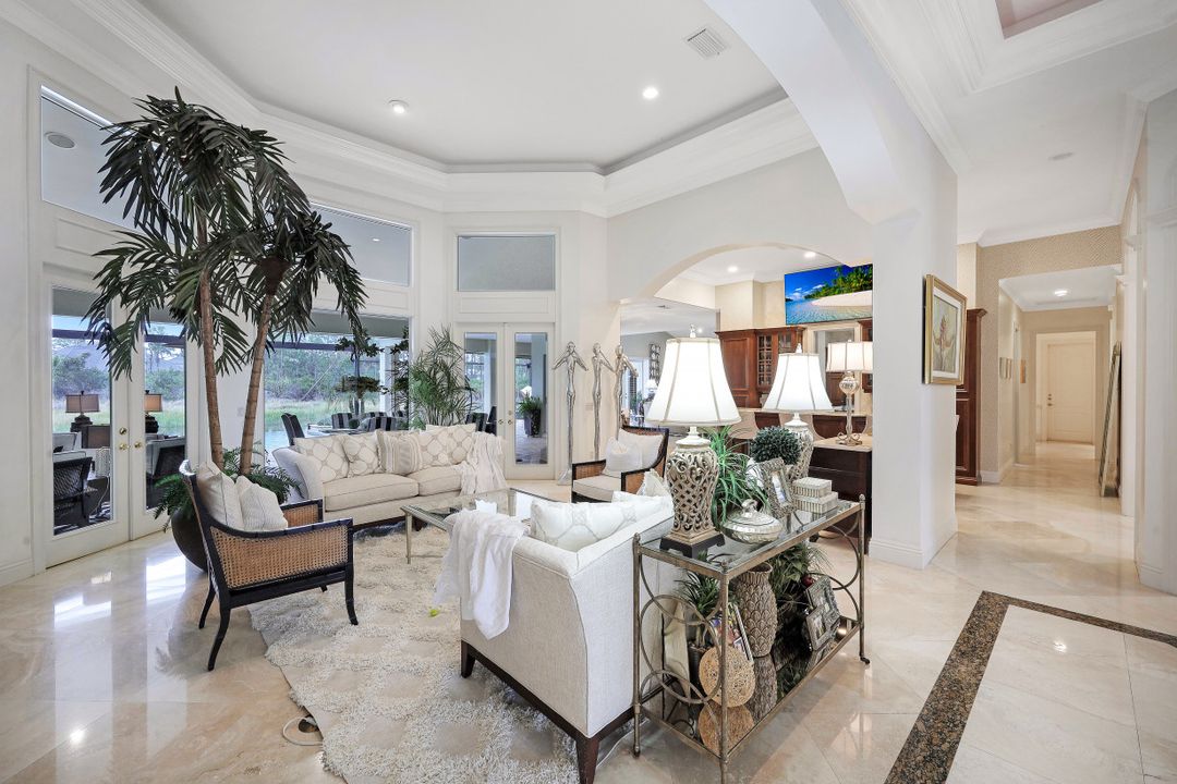 313 Chancery Cir, Naples, FL 34110