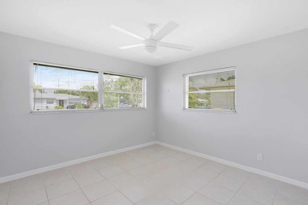 1136 S Alhambra Cir, Naples, FL 34103