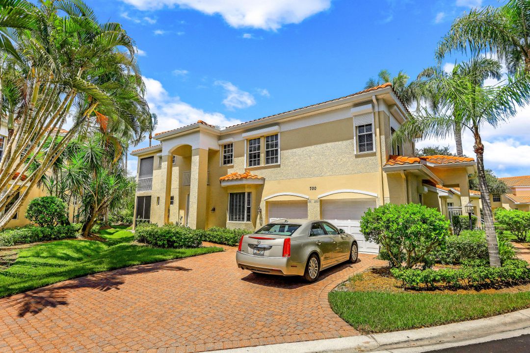 700 Lambiance Cir Apt 101, Naples, FL 34108