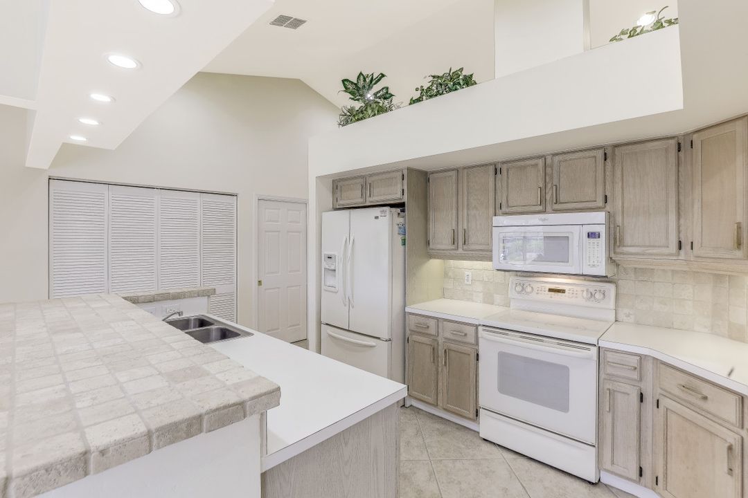 370 Capistrano Ct, Marco Island, FL 34145