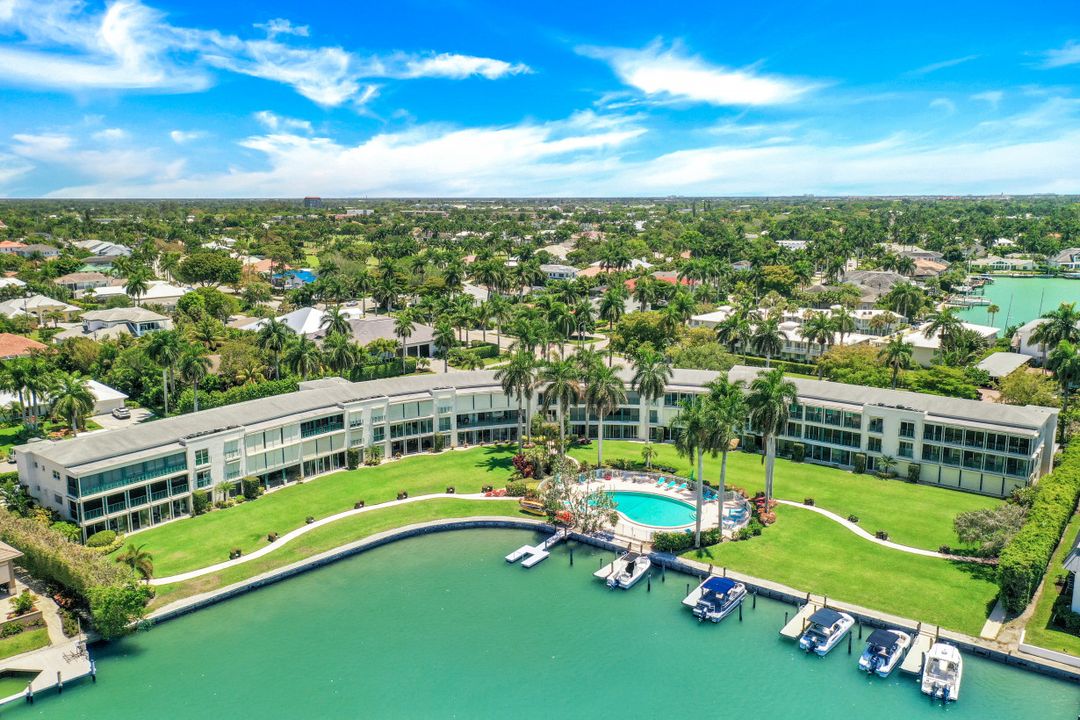 383 Harbour Dr #302, Naples, FL 34103