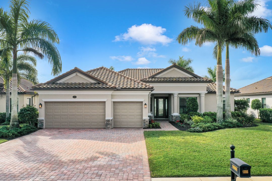 10066 Biscayne Bay Ln, Naples, FL 34120