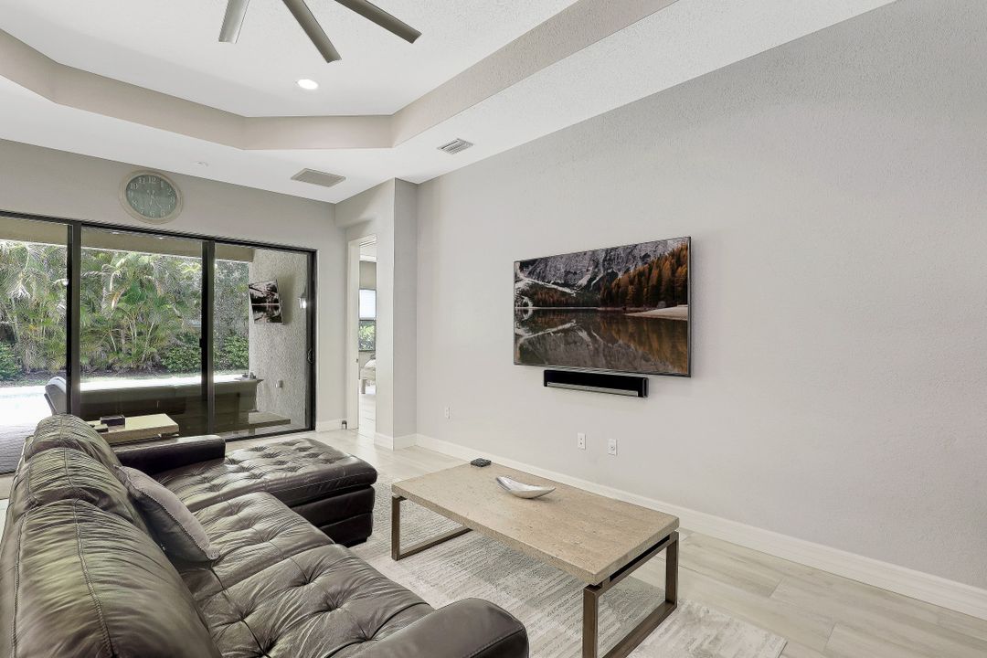 13824 Luna Dr, Naples, FL 34109