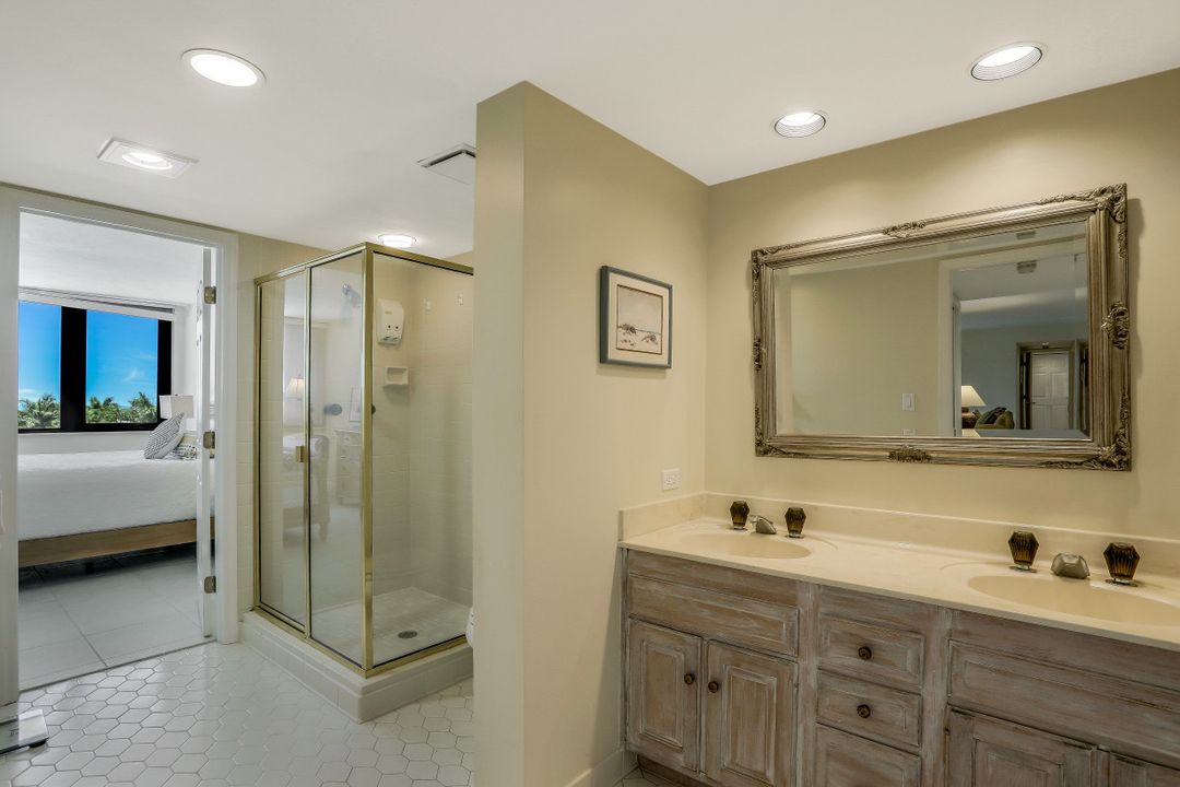 5601 Turtle Bay Dr #302, Naples, FL 34108