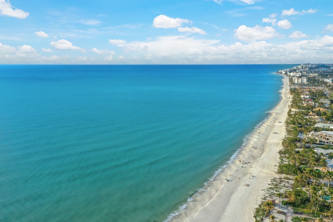 140 2nd Ave S, Naples, FL 34102