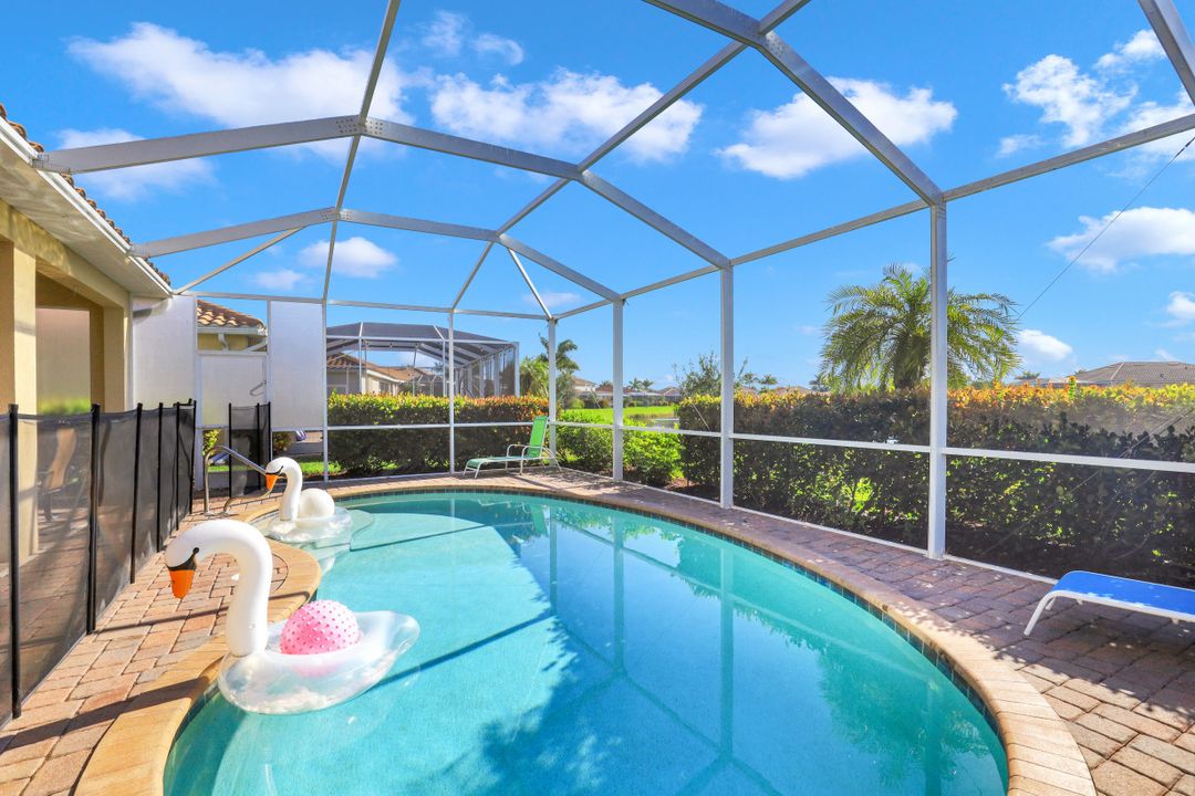 14832 Canton Ct, Naples, FL 34114