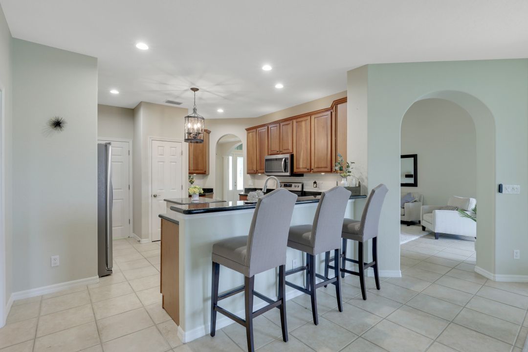 3738 Recreation Ln, Naples, FL 34116