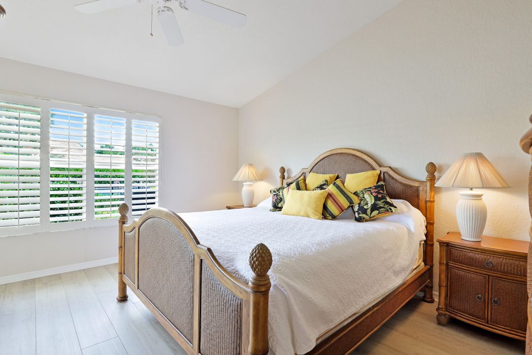 290 Emerald Bay Cir #L-2, Naples, FL 34110