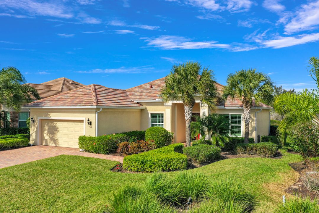 9319 Fieldstone Ln, Naples, FL 34120