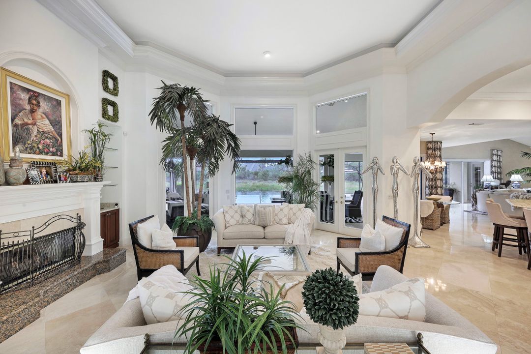 313 Chancery Cir, Naples, FL 34110