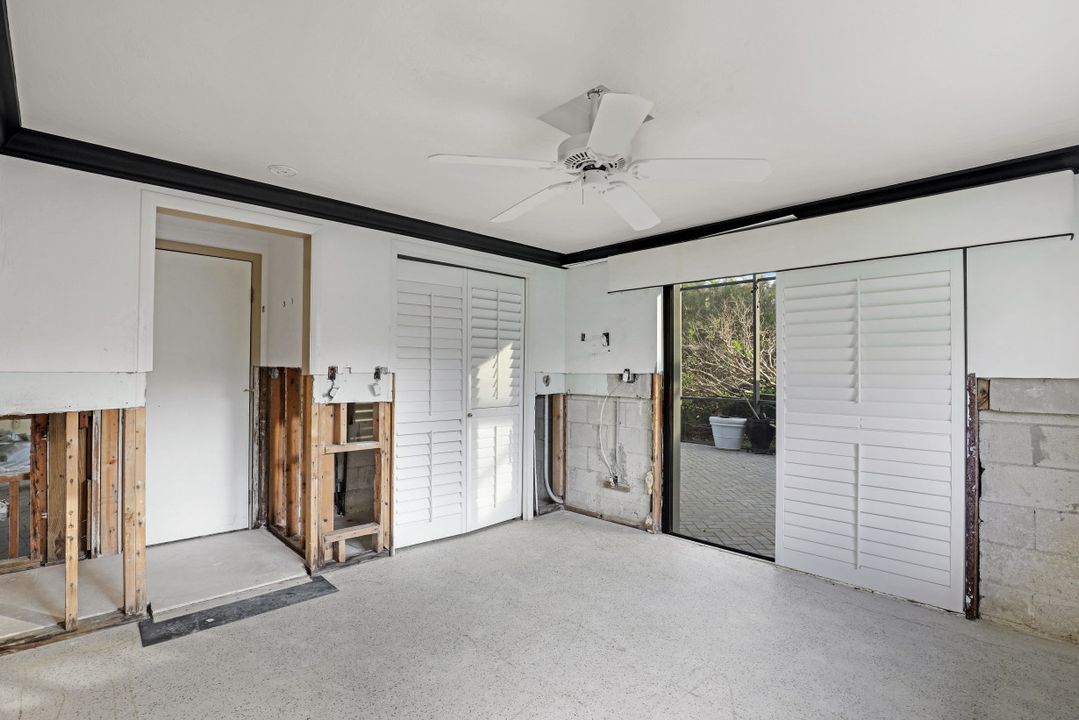 140 2nd Ave S, Naples, FL 34102