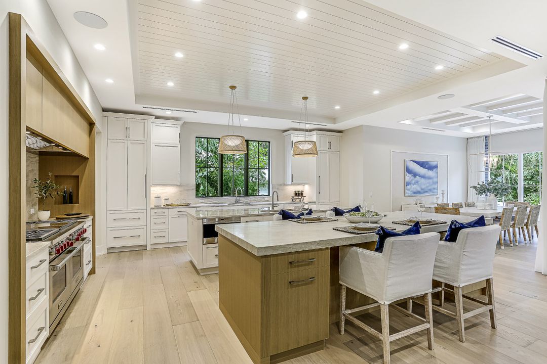 1040 2nd St S, Naples, FL 34102