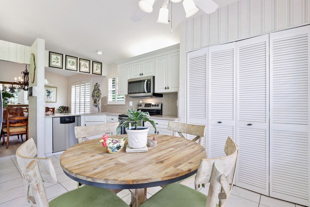 290 Emerald Bay Cir #L-2, Naples, FL 34110