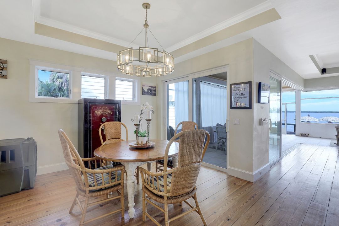 4559 E Riverside Dr, Fort Myers, FL 33905