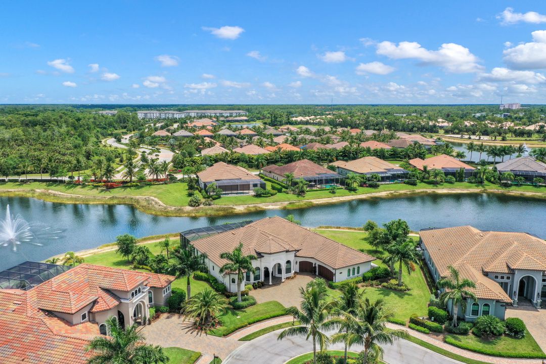 6587 Barbera Ln, Naples, FL 34113