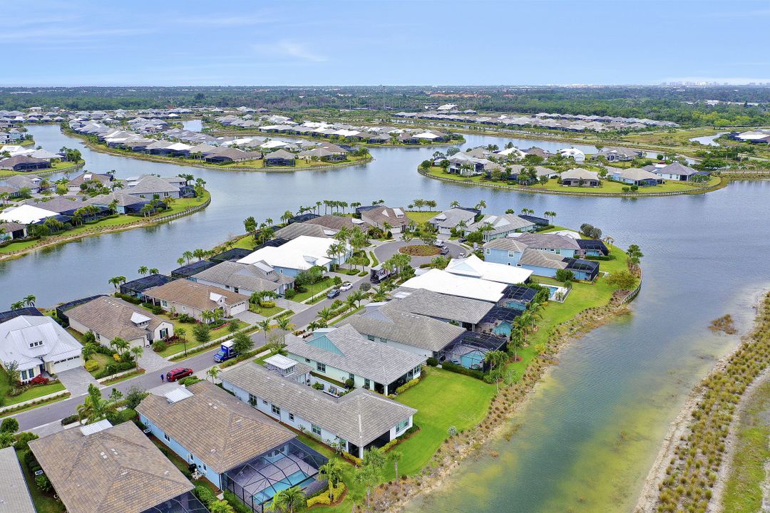 6462 Warwick Ave, Naples, FL 34113