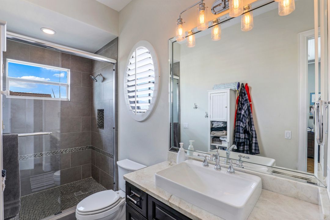 5930 Harborage Dr, Fort Myers, FL 33908