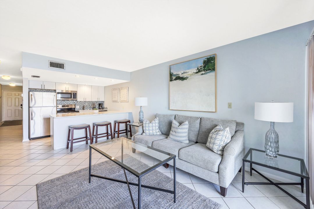 260 Southbay Dr #104, Naples, FL 34108