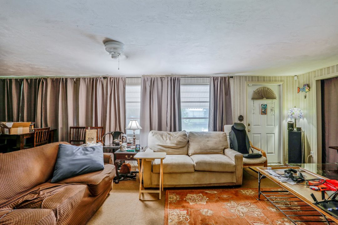 5310 Bayview Ct, Cape Coral, FL 33904