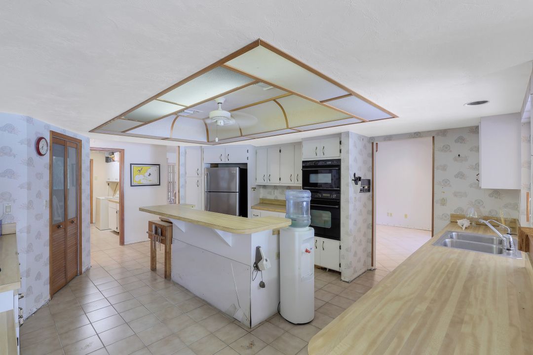 3661 7th Ave NW, Naples, FL 34120