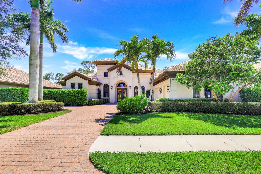 7413 Byrons Way, Naples, FL 34113