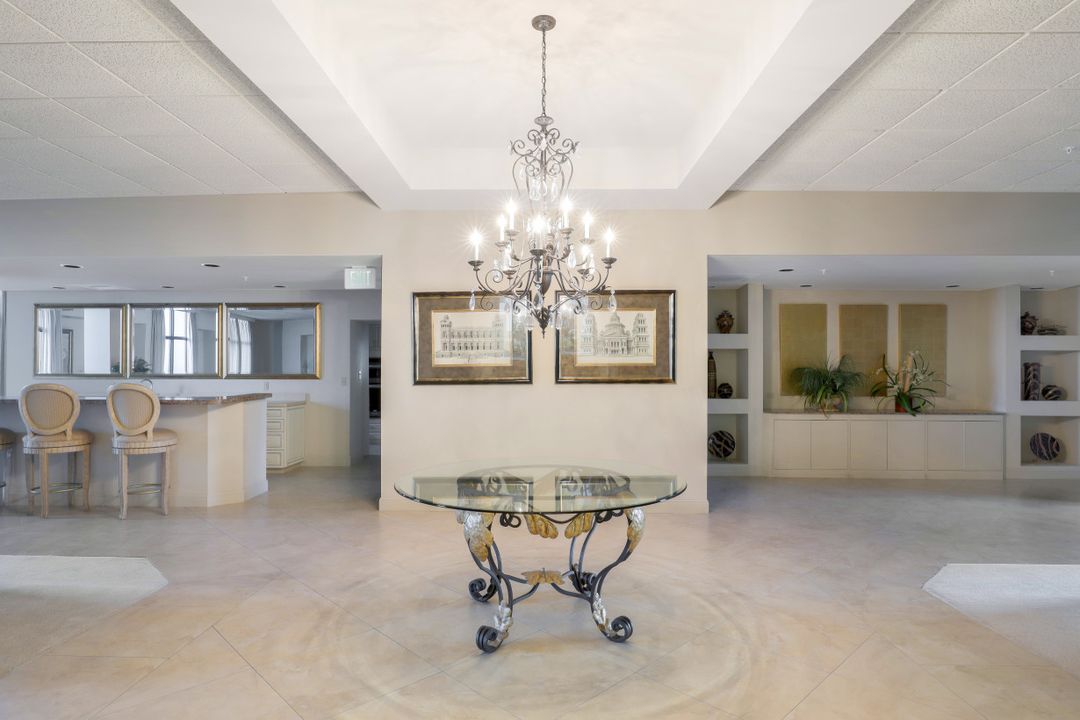 3215 Gulf Shore Blvd N #205, Naples, FL 34103