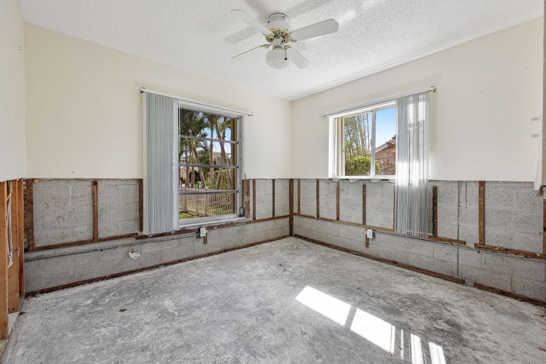 5327 SW 11th Ct, Cape Coral, FL 33914