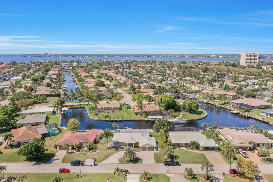 6572 E Town and River Rd, Fort Myers, FL 33919