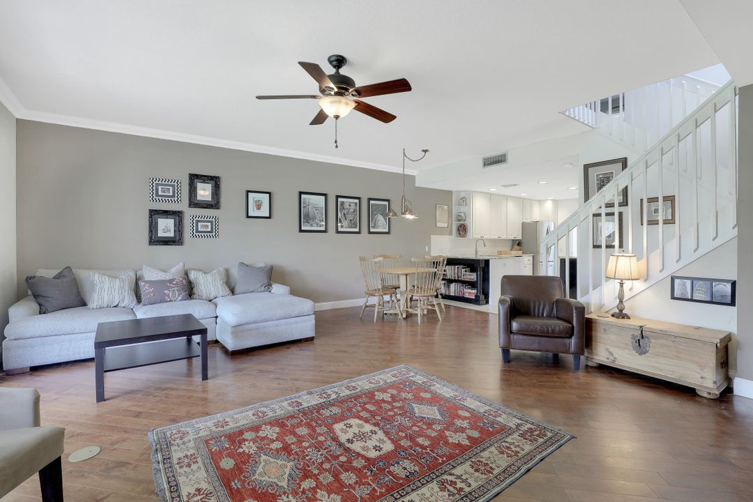 5637 Cove Cir, Naples, FL 34119